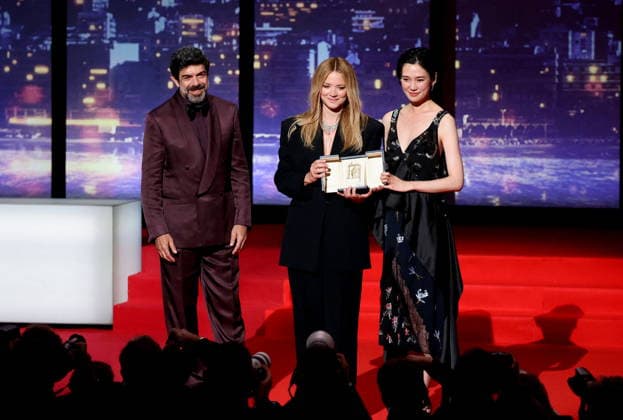 Pierfrancesco Favino, Virginie Efira, Tao Okamoto Photocall of the winners of the 79th Cannes International Film Festival On may 23th 2026 Jacovides Moreau Bestimage Photocall of the winners of the 79th Cannes International Film Festival On may 23th 2026 Cannes France  Copyright: xJACOVIDES-MOREAUx xBESTIMAGExJACOVIDES-MOREAUx xBESTIMAGEx