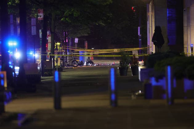 WASHINGTON, D.C. MAY 23: Police Officers investigate after shots were fired after a suspect approached a security checkpoint near the White House and began firing at officers and later died at a hospital near by after being shot by Secret Service officers on May 23, 2026 in Washington, D.C. Copyright: xmpi34 MediaPunchx
