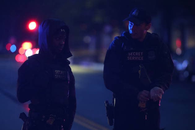 May 23, 2026, Washington, District Of Columbia, USA: Armed secret police stand on a blocked street near a crime scene not far from the White House in Washington, DC, USA on May 23, 2026. Police and security forces swarmed the area around the White House on the evening of May 23 after reports of shots fired. Washington USA - ZUMAs337 20260523_znp_s337_002 Copyright: xGentxShkullakux