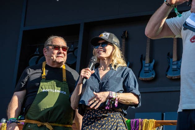 2026 BottleRock Napa Valley - Day 1 Chef Emeril Lagasse and Chelsea Handler seen onstage at the Williams Sonoma Culinaryduring the 2026 BottleRock festival at Napa Valley Expo on May 22, 2026 in Napa, California. Napa California United States Copyright: xPaigexErlandson imageSPACEx