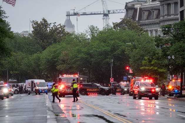 May 23, 2026, Washington, Dc, USA: Emergency vehicles crowd the intersection where a gunman fired a volley of shots near the White House before being shot and fatally wounded by U.S. Secret Service police officers. Another person was also injured, according to law enforcement officials. Tower cranes in the background are in use building a new White House ballroom under the direction of President Trump. Washington, DC, May 23, 2026. Photo: Zuma Press Washington USA - ZUMAmj3_ 20260523_zaf_mj3_006 Copyright: xJayxMallinx