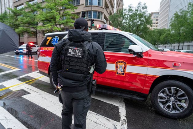 May 23, 2026, Washington, Dc, USA: An emergency vehicle leaves the scene where a gunman fired a volley of shots near the White House before being shot and fatally wounded by U.S. Secret Service police officers, while another person was injured, according to law enforcement officials. Washington, DC, May 23, 2026. Photo: Zuma Press Washington USA - ZUMAmj3_ 20260523_zaf_mj3_001 Copyright: xJayxMallinx