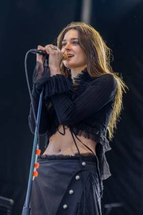 May 23, 2026, Napa, California, U.S: Musician CHARLOTTE LAWRENCE during the BottleRock Music Festival in Napa, California Napa U.S  - ZUMAs135 20260523_zap_s135_086 Copyright: xDanielxDeSloverx