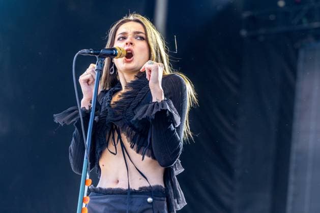 May 23, 2026, Napa, California, U.S: Musician CHARLOTTE LAWRENCE during the BottleRock Music Festival in Napa, California Napa U.S  - ZUMAs135 20260523_zap_s135_089 Copyright: xDanielxDeSloverx