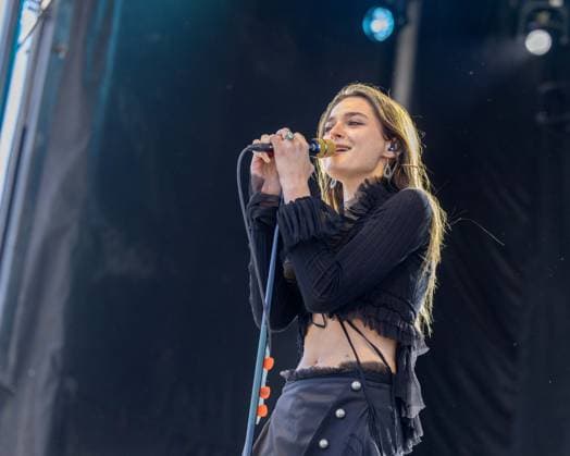 May 23, 2026, Napa, California, U.S: Musician CHARLOTTE LAWRENCE during the BottleRock Music Festival in Napa, California Napa U.S  - ZUMAs135 20260523_zap_s135_084 Copyright: xDanielxDeSloverx