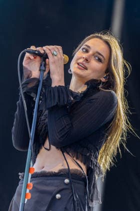 May 23, 2026, Napa, California, U.S: Musician CHARLOTTE LAWRENCE during the BottleRock Music Festival in Napa, California Napa U.S  - ZUMAs135 20260523_zap_s135_085 Copyright: xDanielxDeSloverx