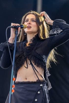 May 23, 2026, Napa, California, U.S: Musician CHARLOTTE LAWRENCE during the BottleRock Music Festival in Napa, California Napa U.S  - ZUMAs135 20260523_zap_s135_088 Copyright: xDanielxDeSloverx