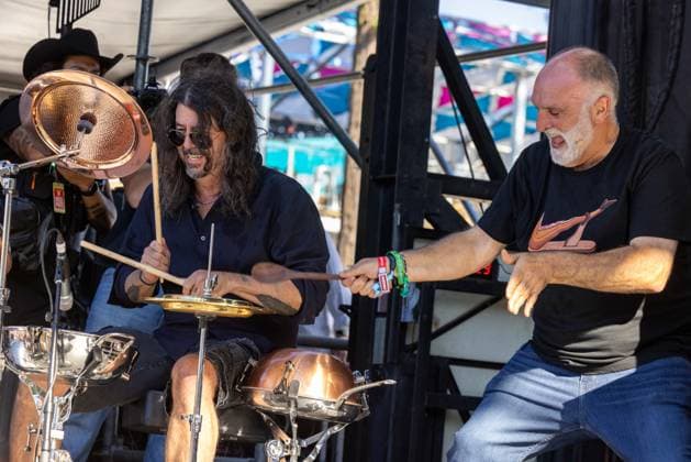 May 23, 2026, Napa, California, U.S: DAVE GROHL and celebrity chef JOSE ANDRES play drums on the Williams-Sonoma Stage during the BottleRock Music Festival in Napa, California Napa U.S  - ZUMAs135 20260523_zap_s135_132 Copyright: xDanielxDeSloverx
