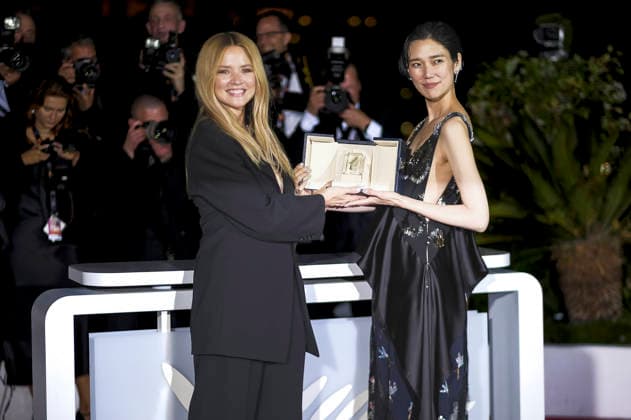 Virginie Efira und Tao Okamoto mit dem Preis für die besten Darstellerinnen in Soudain beim Photocall mit den Preisträgern auf dem Festival de Cannes 2026 79. Internationale Filmfestspiele von Cannes am Palais des Festivals. Cannes, 23.05.2026 *** Virginie Efira and Tao Okamoto with the award for best actresses in Soudain at the photocall with the award winners at the Festival de Cannes 2026 79 Cannes International Film Festival at the Palais des Festivals Cannes, 23 05 2026 Foto:xJ.xEdwardsx xFuturexImagex preistraeger_6514