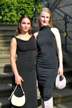 Cosima Henman und Klara Lange beim BMW X Staatsoper Unter den Linden Event Staatsoper für alle 2026 mit der Live-Übertragung von Nabucco auf dem Bebelplatz. Berlin, 23.05.2026 *** Cosima Henman and Klara Lange at the BMW X Staatsoper Unter den Linden event Staatsoper für alle 2026 with the live broadcast of Nabucco on Bebelplatz Berlin, 23 05 2026 Foto:xM.xBehrensx xFuturexImagex staatsoper_6526