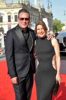 Sascha Vollmer mit Ehefrau Jenny beim BMW X Staatsoper Unter den Linden Event Staatsoper für alle 2026 mit der Live-Übertragung von Nabucco auf dem Bebelplatz. Berlin, 23.05.2026 *** Sascha Vollmer with wife Jenny at the BMW X Staatsoper Unter den Linden event Staatsoper für alle 2026 with the live broadcast of Nabucco on Bebelplatz Berlin, 23 05 2026 Foto:xM.xBehrensx xFuturexImagex staatsoper_6547