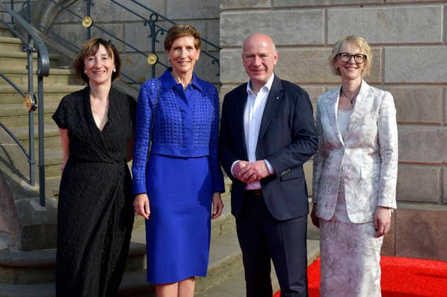 Elisabeth Sobotka, Ilka Horstmeier, Kai Wegner und Nina Englert beim BMW X Staatsoper Unter den Linden Event Staatsoper für alle 2026 mit der Live-Übertragung von Nabucco auf dem Bebelplatz. Berlin, 23.05.2026 *** Elisabeth Sobotka, Ilka Horstmeier, Kai Wegner and Nina Englert at the BMW X Staatsoper Unter den Linden event Staatsoper für alle 2026 with the live broadcast of Nabucco on Bebelplatz Berlin, 23 05 2026 Foto:xM.xBehrensx xFuturexImagex staatsoper_6572