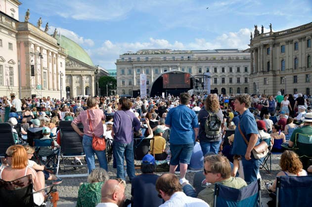 BMW X Staatsoper Unter den Linden Event Staatsoper für alle 2026 mit der Live-Übertragung von Nabucco auf dem Bebelplatz. Berlin, 23.05.2026 *** BMW X Staatsoper Unter den Linden Event Staatsoper für alle 2026 with the live broadcast of Nabucco on Bebelplatz Berlin, 23 05 2026 Foto:xM.xBehrensx xFuturexImagex staatsoper_6576
