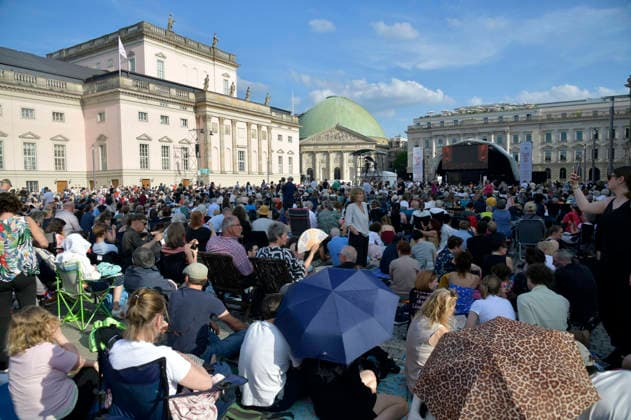 BMW X Staatsoper Unter den Linden Event Staatsoper für alle 2026 mit der Live-Übertragung von Nabucco auf dem Bebelplatz. Berlin, 23.05.2026 *** BMW X Staatsoper Unter den Linden Event Staatsoper für alle 2026 with the live broadcast of Nabucco on Bebelplatz Berlin, 23 05 2026 Foto:xM.xBehrensx xFuturexImagex staatsoper_6578