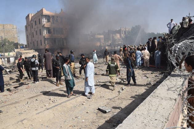 Several injured in explosion targeting train in southwest Pakistan QUETTA,PAKISTAN - MAY 24: Pakistani forces and rescue workers are busy with relief work after an explosion injured several people near Chaman Phatak Quetta southwestern Balochistan, Pakistan on Sunday May 24, 2026. Mazhar Chandio Anadolu Quetta Pakistan. Editorial use only. Please get in touch for any other usage.  Copyright: x2026xAnadoluxMazharxChandiox