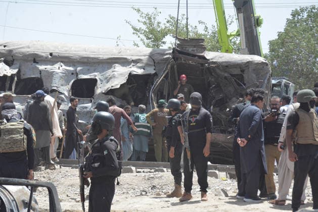 Several injured in explosion targeting train in southwest Pakistan QUETTA,PAKISTAN - MAY 24: Pakistani forces and rescue workers are busy with relief work after an explosion injured several people near Chaman Phatak Quetta southwestern Balochistan, Pakistan on Sunday May 24, 2026. Mazhar Chandio Anadolu Quetta Pakistan. Editorial use only. Please get in touch for any other usage.  Copyright: x2026xAnadoluxMazharxChandiox