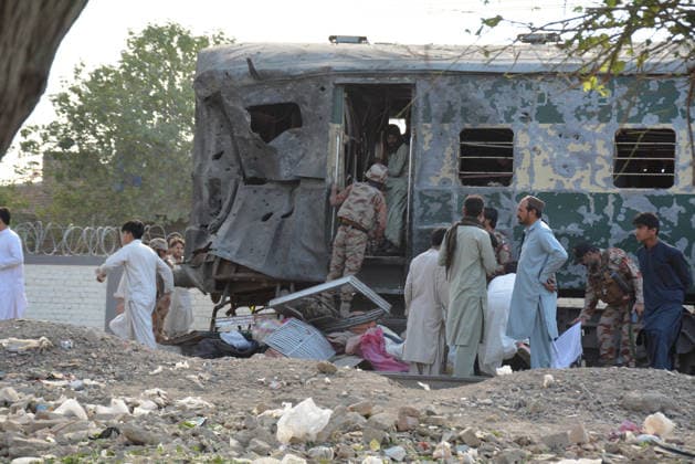 Several injured in explosion targeting train in southwest Pakistan QUETTA,PAKISTAN - MAY 24: Pakistani forces and rescue workers are busy with relief work after an explosion injured several people near Chaman Phatak Quetta southwestern Balochistan, Pakistan on Sunday May 24, 2026. Mazhar Chandio Anadolu Quetta Pakistan. Editorial use only. Please get in touch for any other usage.  Copyright: x2026xAnadoluxMazharxChandiox