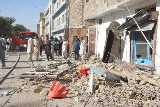 Several injured in explosion targeting train in southwest Pakistan QUETTA,PAKISTAN - MAY 24: Pakistani forces and rescue workers are busy with relief work after an explosion injured several people near Chaman Phatak Quetta southwestern Balochistan, Pakistan on Sunday May 24, 2026. Mazhar Chandio Anadolu Quetta Pakistan. Editorial use only. Please get in touch for any other usage.  Copyright: x2026xAnadoluxMazharxChandiox
