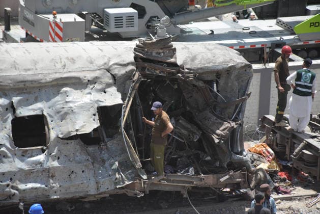 Several injured in explosion targeting train in southwest Pakistan QUETTA,PAKISTAN - MAY 24: Pakistani forces and rescue workers are busy with relief work after an explosion injured several people near Chaman Phatak Quetta southwestern Balochistan, Pakistan on Sunday May 24, 2026. Mazhar Chandio Anadolu Quetta Pakistan. Editorial use only. Please get in touch for any other usage.  Copyright: x2026xAnadoluxMazharxChandiox