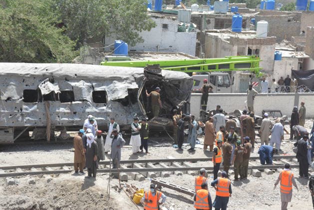 Several injured in explosion targeting train in southwest Pakistan QUETTA,PAKISTAN - MAY 24: Pakistani forces and rescue workers are busy with relief work after an explosion injured several people near Chaman Phatak Quetta southwestern Balochistan, Pakistan on Sunday May 24, 2026. Mazhar Chandio Anadolu Quetta Pakistan. Editorial use only. Please get in touch for any other usage.  Copyright: x2026xAnadoluxMazharxChandiox