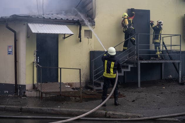2 killed and 56 wounded in a Russian airstrike on Kyiv KYIV, UKRAINE - MAY 24: Firefighters conduct their work at the site of a Russian airstrike in Kyiv, Ukraine on May 24, 2026. 2 people were reported to be killed and 56 were wounded. Danylo Antoniuk Anadolu Kyiv Ukraine. Editorial use only. Please get in touch for any other usage.  Copyright: x2026xAnadoluxDanyloxAntoniukx