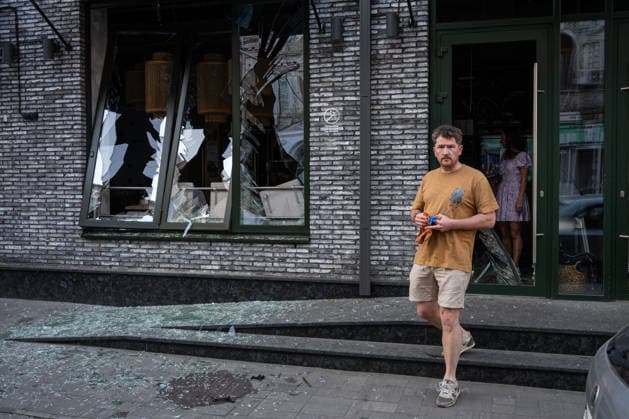 2 killed and 56 wounded in a Russian airstrike on Kyiv KYIV, UKRAINE - MAY 24: Local residents react at the site of a Russian airstrike in Kyiv, Ukraine on May 24, 2026. 2 people were reported to be killed and 56 were wounded. Danylo Antoniuk Anadolu Kyiv Ukraine. Editorial use only. Please get in touch for any other usage.  Copyright: x2026xAnadoluxDanyloxAntoniukx