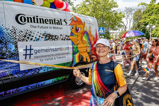CSD Hannover 2026 - Motto: Wir schreiben Zukunft: Gleichberechtigt. Selbstbestimmt. Queer. Teilnehmende des CSD Hannover 2026 Hannover Georgsstraße Niedersachsen, Region Hannover Germany *** CSD Hannover 2026 Motto We are writing the future Equal rights Self-determined Queer Participants of CSD Hannover 2026 Hannover Georgsstraße Lower Saxony, Hannover Region Germany