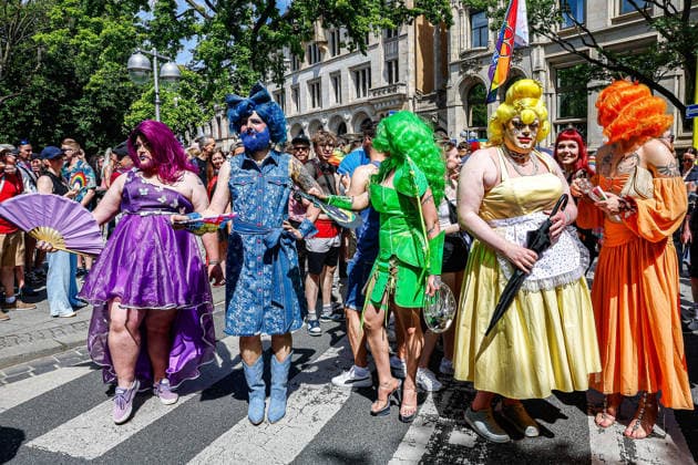 CSD Hannover 2026 - Motto: Wir schreiben Zukunft: Gleichberechtigt. Selbstbestimmt. Queer. Teilnehmende des CSD Hannover 2026 Hannover Georgsstraße Niedersachsen, Region Hannover Germany *** CSD Hannover 2026 Motto We are writing the future Equal rights Self-determined Queer Participants of CSD Hannover 2026 Hannover Georgsstraße Lower Saxony, Hannover Region Germany