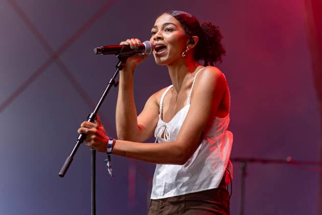 Brooke Combe performs at Neighbourhood Festival Brooke Combe performs at Neighbourhood Festival, Warrington, England, 23rd May 2026, Credit:Mike Gray MIKE GRAY - B4227 Avalon  Copyright: xMikexGrayx xMIKExGRAYx-xB4227x xAvalonx 1104824493