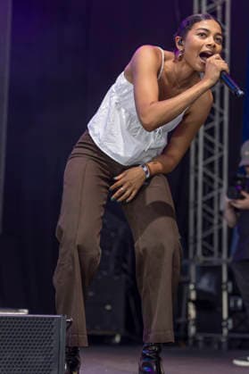 Brooke Combe performs at Neighbourhood Festival Brooke Combe performs at Neighbourhood Festival, Warrington, England, 23rd May 2026, Credit:Mike Gray MIKE GRAY - B4227 Avalon  Copyright: xMikexGrayx xMIKExGRAYx-xB4227x xAvalonx 1104824555