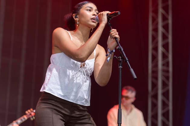 Brooke Combe performs at Neighbourhood Festival Brooke Combe performs at Neighbourhood Festival, Warrington, England, 23rd May 2026, Credit:Mike Gray MIKE GRAY - B4227 Avalon  Copyright: xMikexGrayx xMIKExGRAYx-xB4227x xAvalonx 1104824274