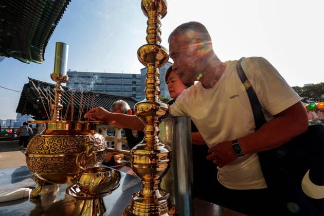 Buddha s Birthday celebrations in South Korea Buddhist believers light incense ahead of a ritual marking Buddha s Birthday at a temple in Incheon, South Korea, on May 24, 2026. Incheon South Korea  Copyright: xMatrixxImagesx xJungxUi-Chelx