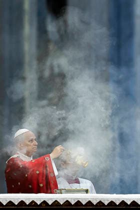 May 24, 2026, Vatican City, ITALIA ROMA: Pope Leo XIV presides Holy Mass on the Solemnity of Pentecost, in Saint Peter s Basilica, in Vatican City, 24 May 2026. ANSA ANGELO CARCONI. Vatican City ITALIA ROMA  - ZUMAa110 20260524_zaf_a110_003 Copyright: xAngeloxCarconix