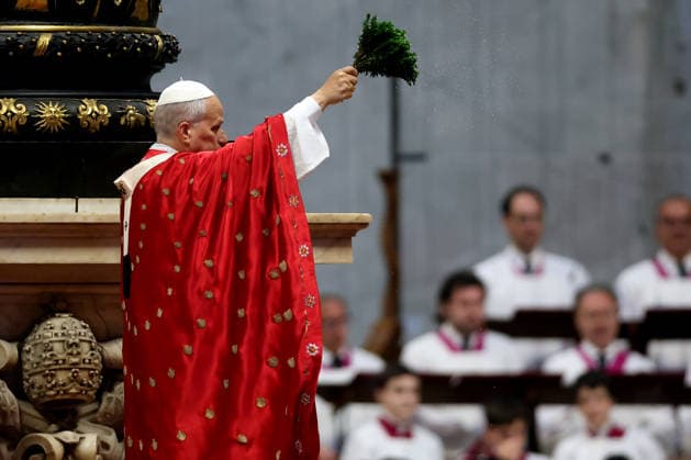 IPA85030691 - Vatican City, May 24, 2026: Solemn celebration of the Mass of Pentecost presided over by Pope Leo XIV at the central altar of St. Peter s Basilica. Thousands of faithful took part in the liturgy dedicated to the descent of the Holy Spirit, a central moment in Christian tradition and a symbol of unity and renewal for the universal Church.  Copyright: xmarcoxiacobuccix xmarcoxiacobuccix 85030691