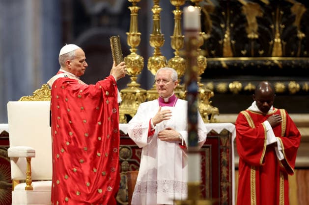 IPA85030715 - Vatican City, May 24, 2026: Solemn celebration of the Mass of Pentecost presided over by Pope Leo XIV at the central altar of St. Peter s Basilica. Thousands of faithful took part in the liturgy dedicated to the descent of the Holy Spirit, a central moment in Christian tradition and a symbol of unity and renewal for the universal Church.  Copyright: xmarcoxiacobuccix xmarcoxiacobuccix 85030715