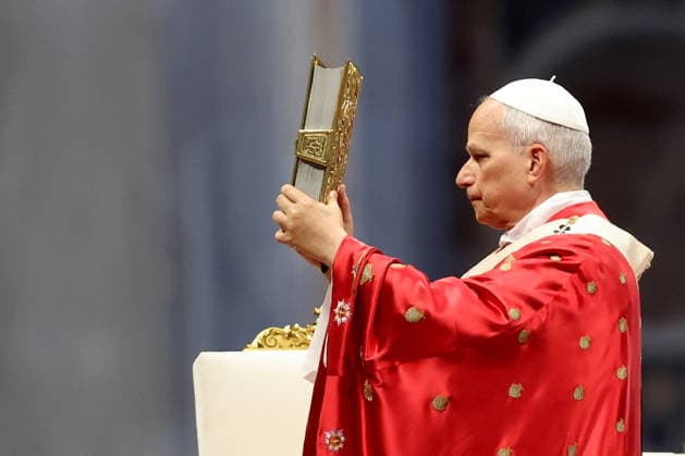 IPA85030716 - Vatican City, May 24, 2026: Solemn celebration of the Mass of Pentecost presided over by Pope Leo XIV at the central altar of St. Peter s Basilica. Thousands of faithful took part in the liturgy dedicated to the descent of the Holy Spirit, a central moment in Christian tradition and a symbol of unity and renewal for the universal Church.  Copyright: xmarcoxiacobuccix xmarcoxiacobuccix 85030716