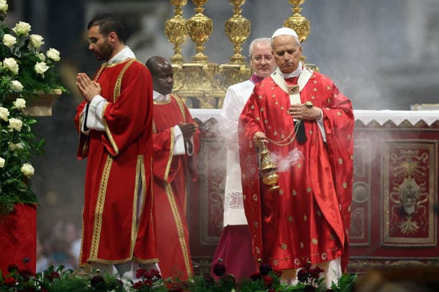 IPA85030683 - Vatican City, May 24, 2026: Solemn celebration of the Mass of Pentecost presided over by Pope Leo XIV at the central altar of St. Peter s Basilica. Thousands of faithful took part in the liturgy dedicated to the descent of the Holy Spirit, a central moment in Christian tradition and a symbol of unity and renewal for the universal Church.  Copyright: xmarcoxiacobuccix xmarcoxiacobuccix 85030683