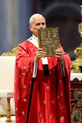 IPA85030714 - Vatican City, May 24, 2026: Solemn celebration of the Mass of Pentecost presided over by Pope Leo XIV at the central altar of St. Peter s Basilica. Thousands of faithful took part in the liturgy dedicated to the descent of the Holy Spirit, a central moment in Christian tradition and a symbol of unity and renewal for the universal Church.  Copyright: xmarcoxiacobuccix xmarcoxiacobuccix 85030714