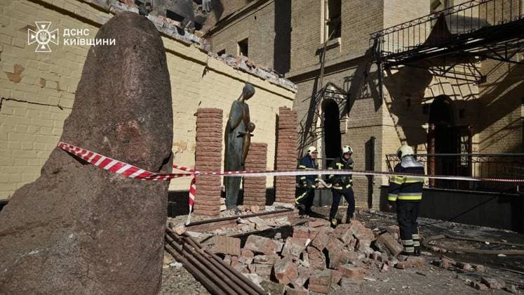 Aftermath of Russian attack in Ukraine KYIV, UKRAINE - MAY 24: (----EDITORIAL USE ONLY - MANDATORY CREDIT - UKRAINIAN INTERIOR MINISTRY HANDOUT - NO MARKETING NO ADVERTISING CAMPAIGNS - DISTRIBUTED AS A SERVICE TO CLIENTS----) A view of destroyed building as the firefighters work on the site after a Russian attack in Kyiv, Ukraine on May 24, 2026. Interior Ministry of Ukraine Anadolu Kyiv Ukraine. Editorial use only. Please get in touch for any other usage.  Copyright: x2026xAnadoluxInteriorxMinistryxofxUkrainex