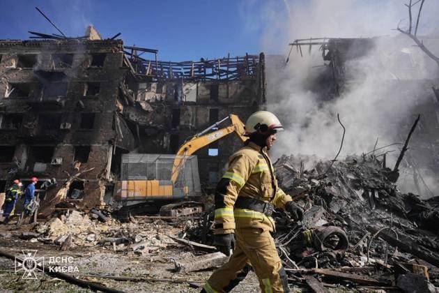 Aftermath of Russian attack in Ukraine KYIV, UKRAINE - MAY 24: (----EDITORIAL USE ONLY - MANDATORY CREDIT - UKRAINIAN INTERIOR MINISTRY HANDOUT - NO MARKETING NO ADVERTISING CAMPAIGNS - DISTRIBUTED AS A SERVICE TO CLIENTS----) A view of destroyed building as the firefighters work on the site after a Russian attack in Kyiv, Ukraine on May 24, 2026. Interior Ministry of Ukraine Anadolu Kyiv Ukraine. Editorial use only. Please get in touch for any other usage.  Copyright: x2026xAnadoluxInteriorxMinistryxofxUkrainex
