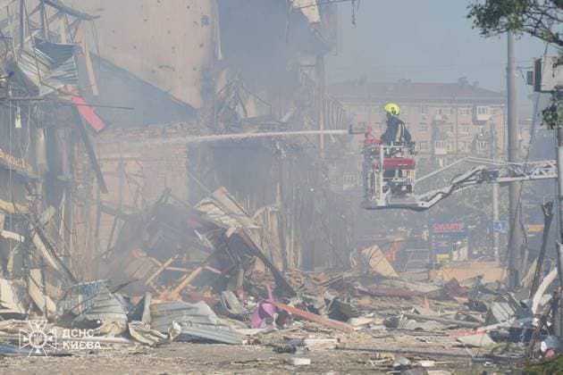 Aftermath of Russian attack in Ukraine KYIV, UKRAINE - MAY 24: (----EDITORIAL USE ONLY - MANDATORY CREDIT - UKRAINIAN INTERIOR MINISTRY HANDOUT - NO MARKETING NO ADVERTISING CAMPAIGNS - DISTRIBUTED AS A SERVICE TO CLIENTS----) A view of destroyed building as the firefighters work on the site after a Russian attack in Kyiv, Ukraine on May 24, 2026. Interior Ministry of Ukraine Anadolu Kyiv Ukraine. Editorial use only. Please get in touch for any other usage.  Copyright: x2026xAnadoluxInteriorxMinistryxofxUkrainex