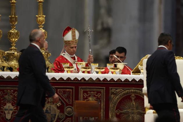 IPA85031153 - Vatican City, May 24, 2026: Solemn celebration of the Mass of Pentecost presided over by Pope Leo XIV at the central altar of St. Peter s Basilica. Thousands of faithful took part in the liturgy dedicated to the descent of the Holy Spirit, a central moment in Christian tradition and a symbol of unity and renewal for the universal Church.  Copyright: xmarcoxiacobuccix xmarcoxiacobuccix 85031153