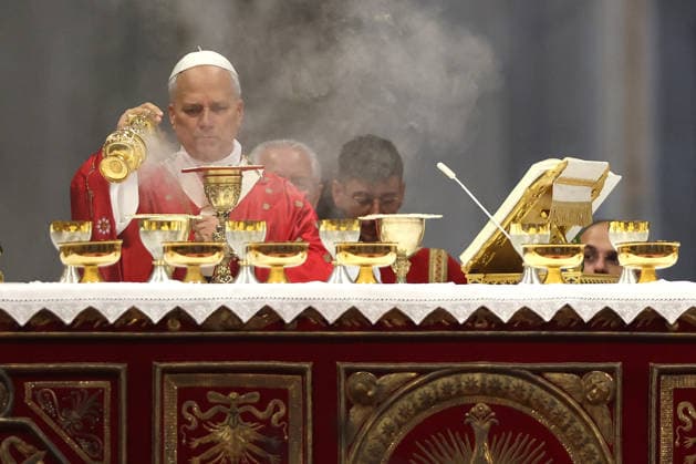 IPA85031156 - Vatican City, May 24, 2026: Solemn celebration of the Mass of Pentecost presided over by Pope Leo XIV at the central altar of St. Peter s Basilica. Thousands of faithful took part in the liturgy dedicated to the descent of the Holy Spirit, a central moment in Christian tradition and a symbol of unity and renewal for the universal Church.  Copyright: xmarcoxiacobuccix xmarcoxiacobuccix 85031156