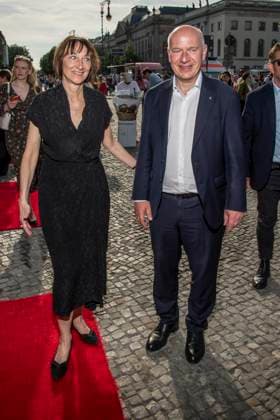 ABB STAATSOPER- Elisabeth Sobotka und Kai Wegner Buergermeister zu Gast bei der 20 Jubilaeums Ausgabe Staatsoper fuer Alle mit Giuseppe Verdis Oper Nabucco Freilicht Oper Konzert der Staatsoper Bebelplatz in Berlin am 23.05.2026 Berlin Deutschland *** ABB STAATSOPER Elisabeth Sobotka and Kai Wegner Buergermeister as guests at the 20th anniversary edition Staatsoper fuer Alle with Giuseppe Verdis opera Nabucco open-air opera concert at the Staatsoper Bebelplatz in Berlin on 23 05 2026 Berlin Germany
