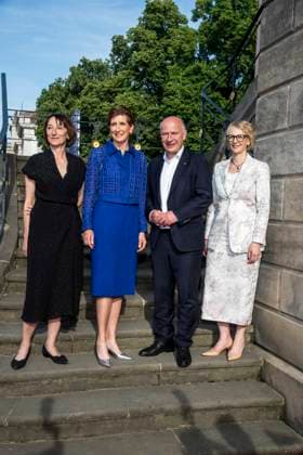 ABB STAATSOPER-Elisabeth Sobotka, Ilka Horstmeier, Kai Wegner und Nina Englert zu Gast bei der 20 Jubilaeums Ausgabe Staatsoper fuer Alle mit Giuseppe Verdis Oper Nabucco Freilicht Oper Konzert der Staatsoper Bebelplatz in Berlin am 23.05.2026 Berlin Deutschland *** ABB STAATSOPER Elisabeth Sobotka, Ilka Horstmeier, Kai Wegner and Nina Englert as guests at the 20th anniversary edition Staatsoper fuer Alle with Giuseppe Verdis opera Nabucco open-air opera concert at the Staatsoper Bebelplatz in Berlin on 23 05 2026 Berlin Germany