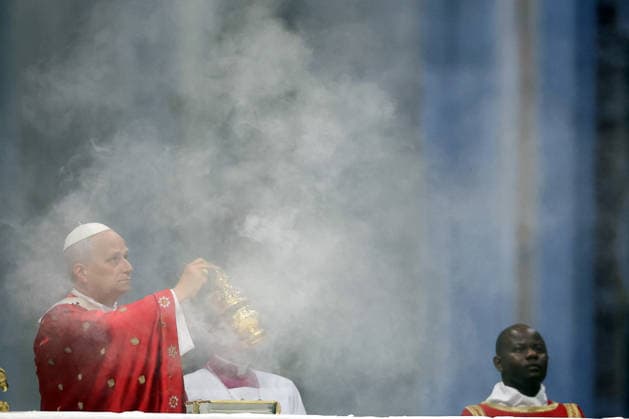 Pope Leo XIV During Mass of Pentecost - Vatican Pope Leo XIV presided Solemn celebration of the Mass of Pentecost at the central altar of Saint Peter s Basilica, in Vatican, on May 24 2026. Thousands of faithful took part in the liturgy dedicated to the descent of the Holy Spirit, a central moment in Christian tradition and a symbol of unity and renewal for the universal Church. Photo by Marco Iacobucci IPA ABACAPRESS.COM Vatican City italia Vatican (or Holy See)  Copyright: xIacobuccixMarco IPA ABACAx