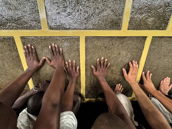Muslims perform the Hajj pilgrimage MECCA, SAUDI ARABIA - MAY 23: Pilgrims pray while touching the walls of the Kaaba during the Hajj pilgrimage before Eid al-Adha in Mecca, Saudi Arabia on May 23, 2026. Ali Atmaca Anadolu Mecca Saudi Arabia. Editorial use only. Please get in touch for any other usage.  Copyright: x2026xAnadoluxAlixAtmacax