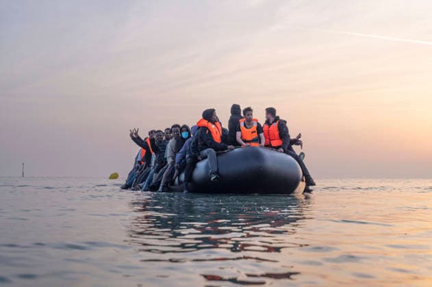 May 24, 2026, Dunkirk, Nord, France: Dunkirk, France. Migrants clamber on board an inflatable boat at the beach at Dunkirk, before attempting to cross the English Channel. More than 200,000 migrants have crossed the Channel in small boats since 2018. Dunkirk France  - ZUMAl94_ 20260524_zaf_l94_001 Copyright: xIoannisxAlexopoulosx