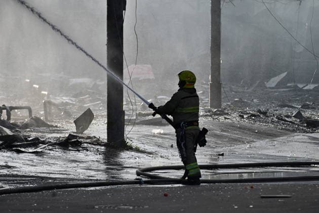 May 24, 2026, Kyiv, Ukraine: Ukrainian firefighters try to stop fire in a heavily damaged building following Russian strikes in Kyiv. A large ballistic missile attack pounded Kyiv early on May 24, authorities said, wounding at least five people after Moscow threatened retaliation for strikes in Russian-occupied eastern Ukraine. Kyiv Ukraine  - ZUMAs197 20260524_aaa_s197_014 Copyright: xAleksandrxGusevx