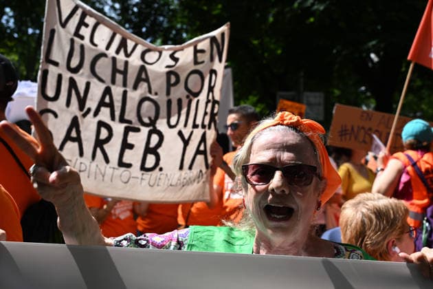 May 24, 2026, Madrid, Madrid, Spain: Thousands of demonstrators march through central Madrid to demand affordable housing and protest against rising rental prices, as the Spanish capital joins nationwide mobilizations calling for stronger housing protections and access to decent homes. Madrid Spain - ZUMAd308 20260524_zsp_d308_001 Copyright: xJuanxCarlosxLucasx